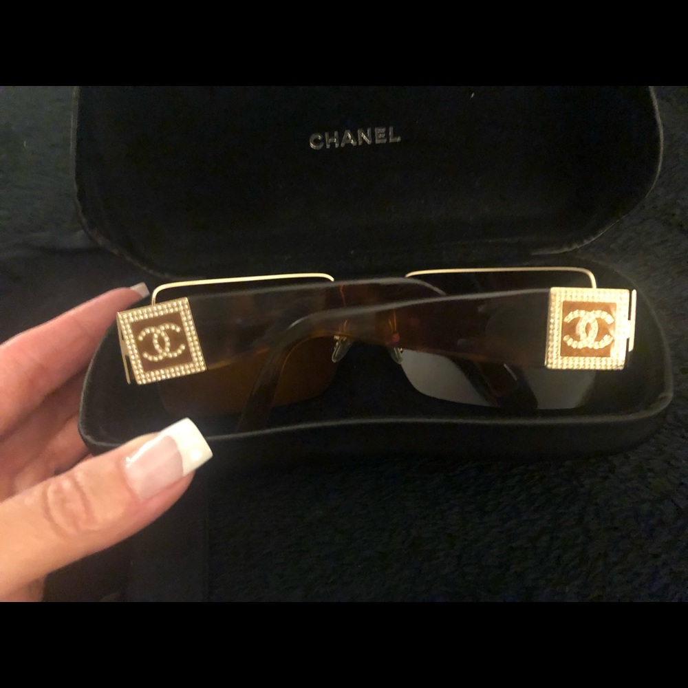 Chanel sunglasses in great condition.